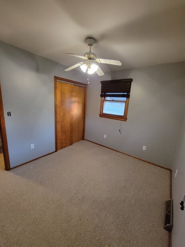BR 2, view 2, closet - 104 S Park St