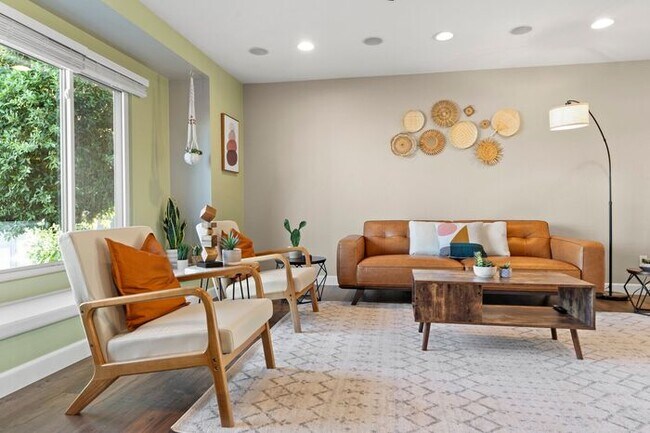 Building Photo - UN-FURNISHED!! 3 Bedroom/ 2Bath in Heart of Scottsdale!!