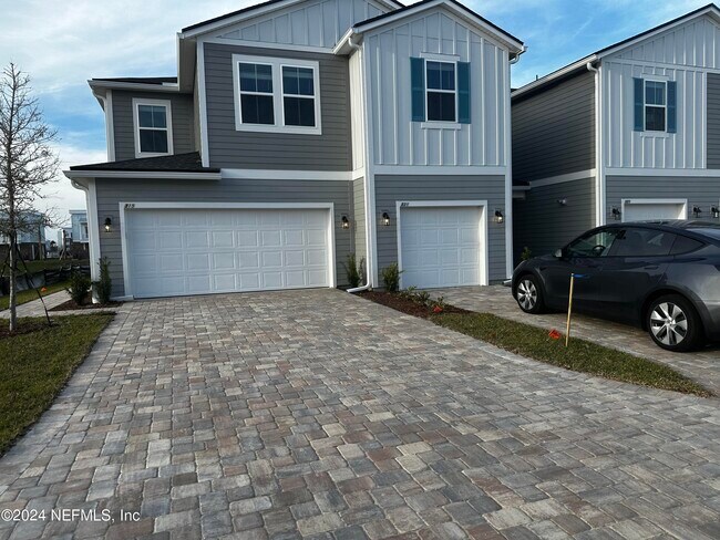 Primary Photo - 315 Brandon Lks Dr