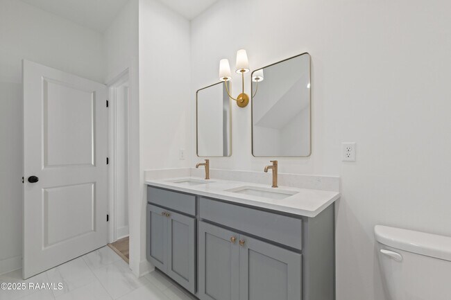 Building Photo - 208 Steiner Oaks