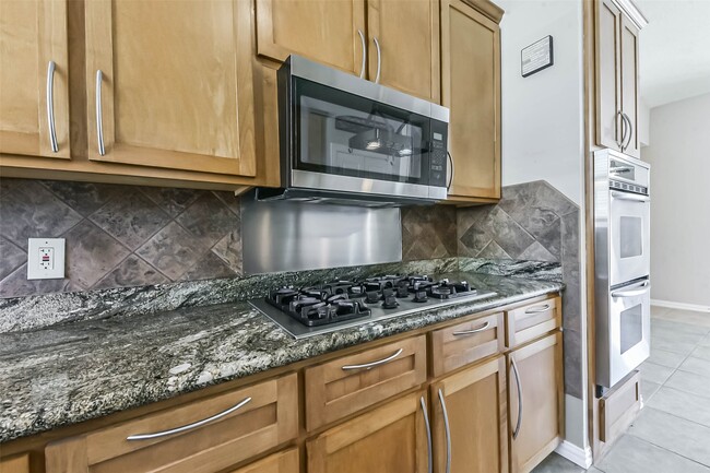 Building Photo - 2533 Potomac Dr