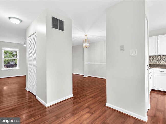 Building Photo - 2499 Vineyard Ln