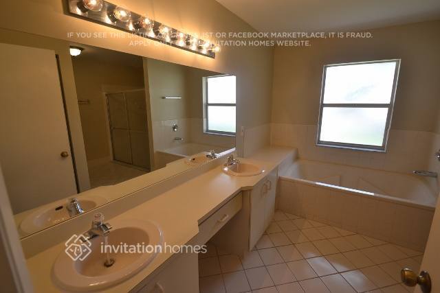 Building Photo - 126 NW 164th Ave