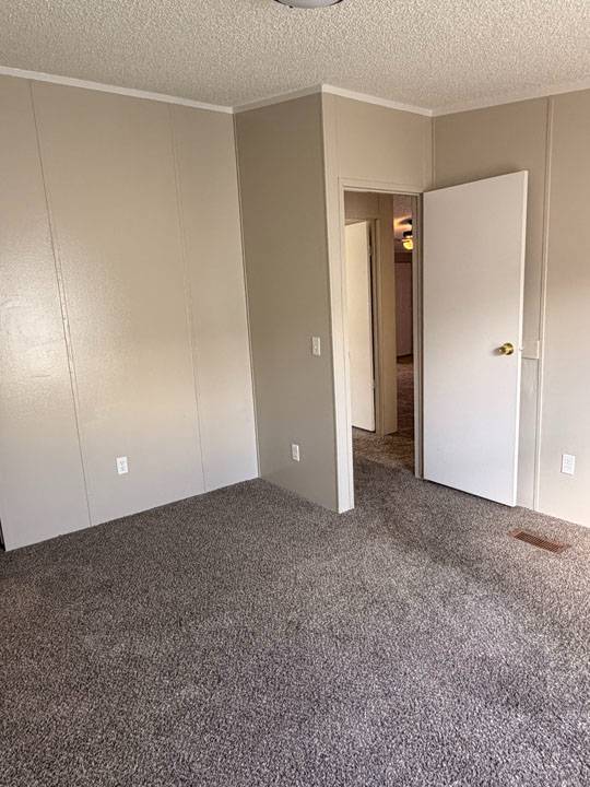 Building Photo - 2112 Colonial Dr
