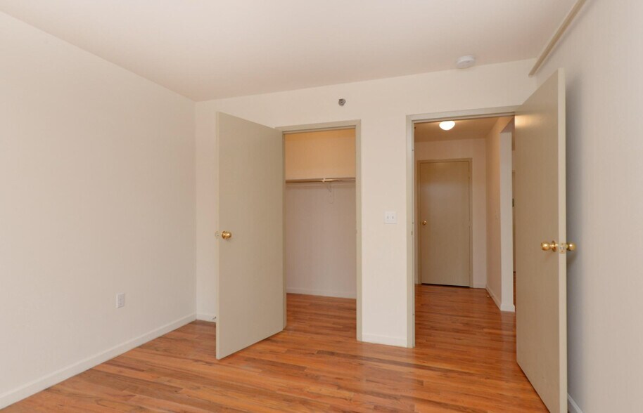 Building Photo - 44 Hilton Ave