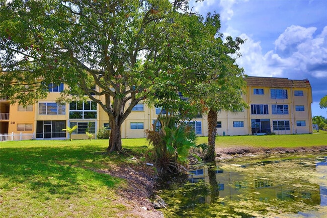 Building Photo - 8225 Sunrise Lakes Blvd