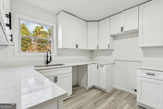 Building Photo - 597 Paper Mill Rd