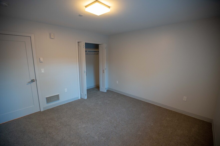 Building Photo - 303 Edmonds St