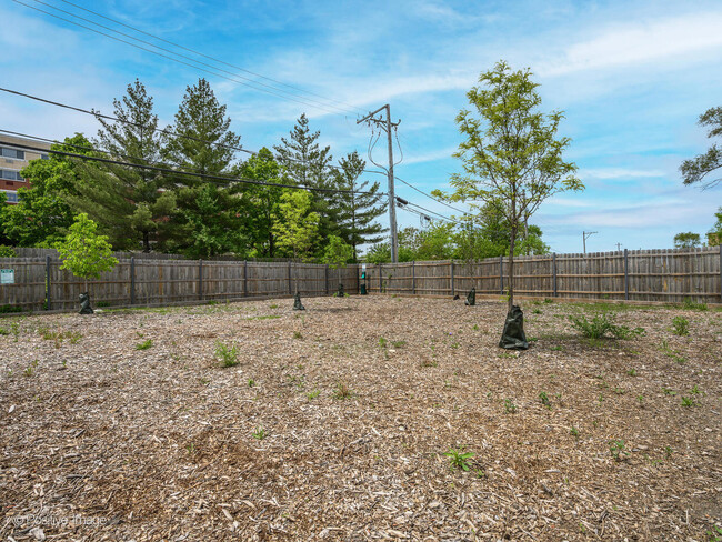 Building Photo - 2150 N Neenah Ave
