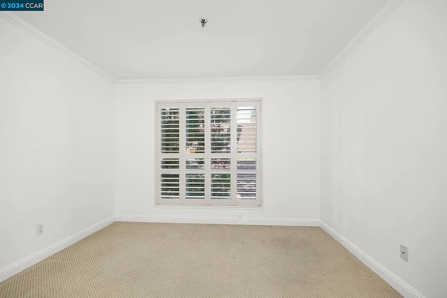 Building Photo - 2530 Oak Rd