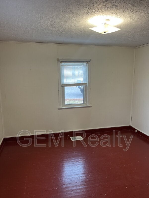 Building Photo - 1244 Mountain View Rd