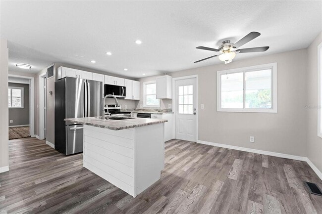 Building Photo - 2714 Vindale Rd