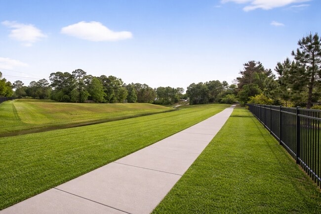 Building Photo - 16817 Pink Wintergreen Dr