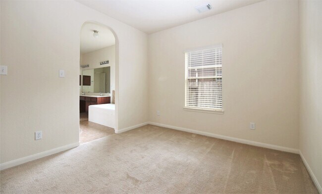 Building Photo - 7803 Blue Lake Dr