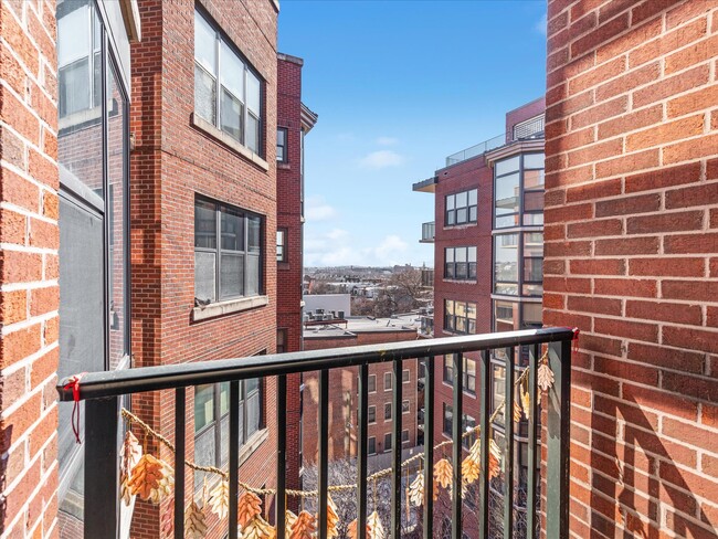 Building Photo - 1390 Kenyon St NW