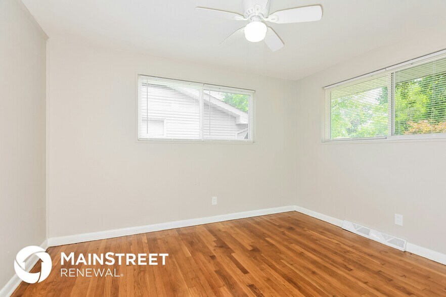 Building Photo - 9827 Portage Dr