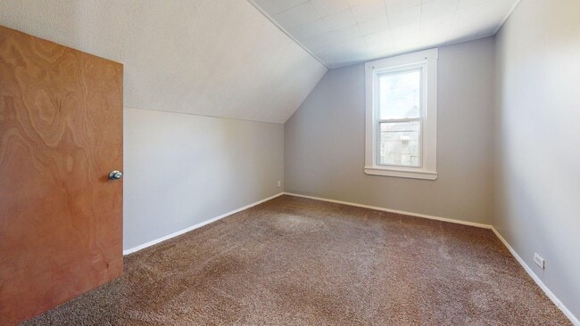 Building Photo - Clark / Fulton Area - 3 Bedrooms - 1 Bath - Single Family Home