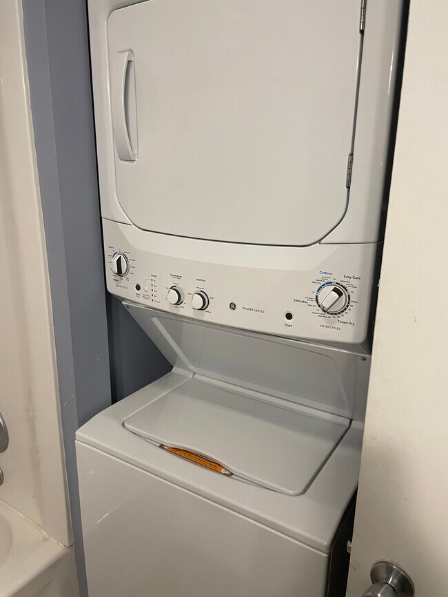 Building Photo - 310 S Forest Ave