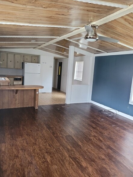 Building Photo - 310 Country Springs Dr