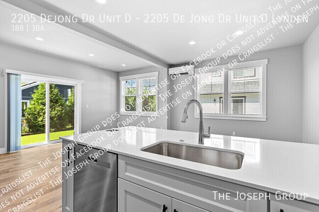 Building Photo - 2205 DeJong Dr