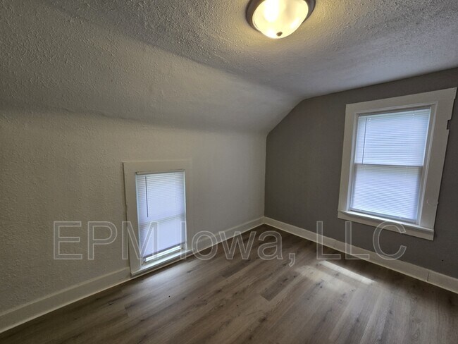Building Photo - 716 Fowler St