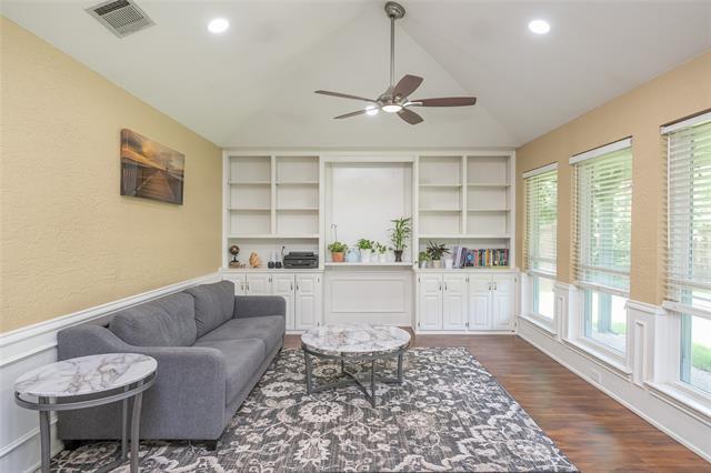 Building Photo - 116 Meadowglen Cir