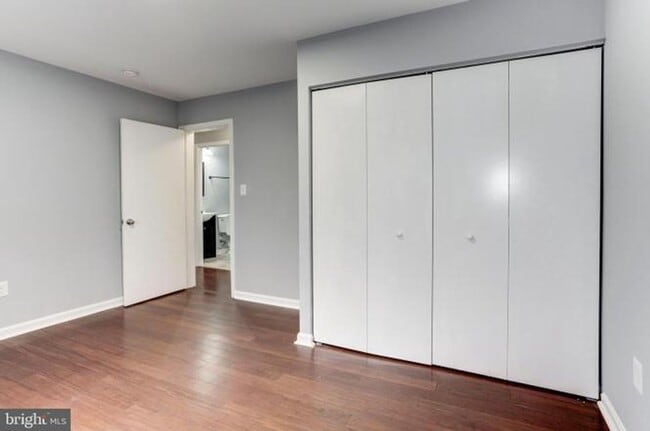 Building Photo - Spacious single family home with full basement