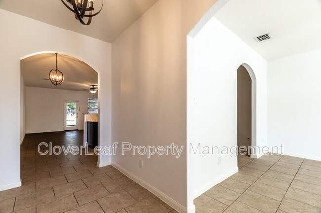 Building Photo - 8003 Oxbow Way