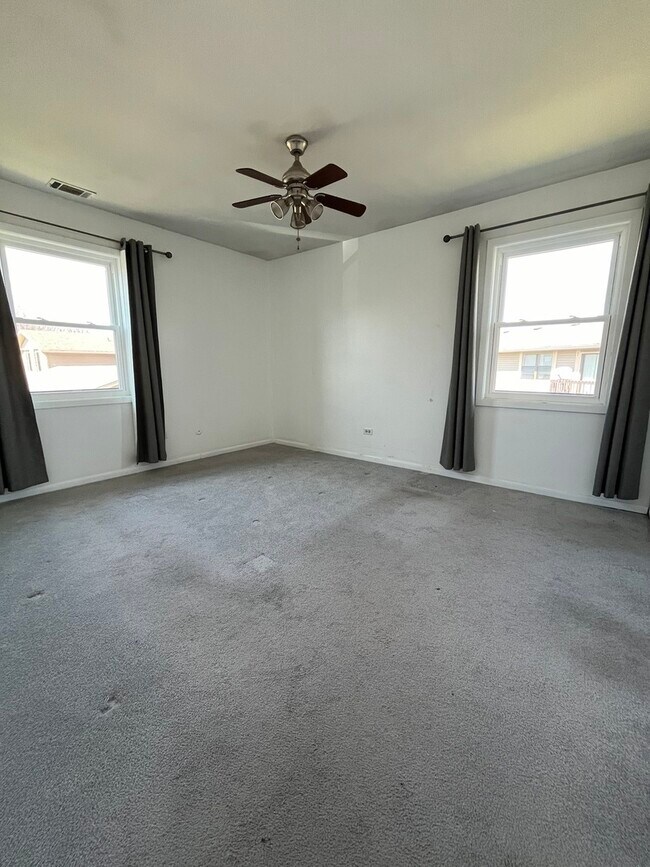 Building Photo - 5820 Wilshire Ct