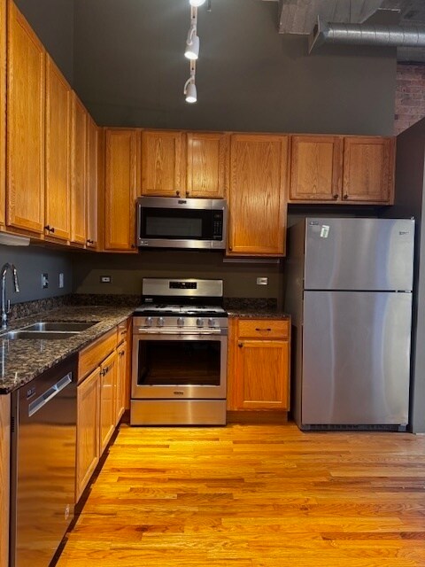 Building Photo - 2001 S Calumet Ave