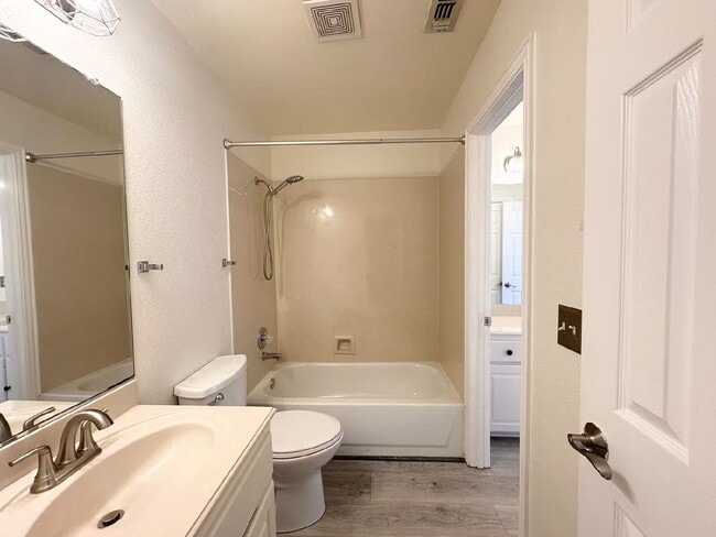 Building Photo - 6108 Autumn Point Dr