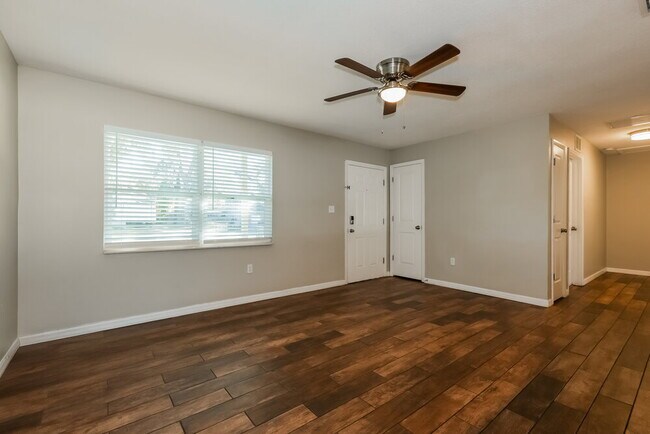 Building Photo - 3014 N Pineway Dr