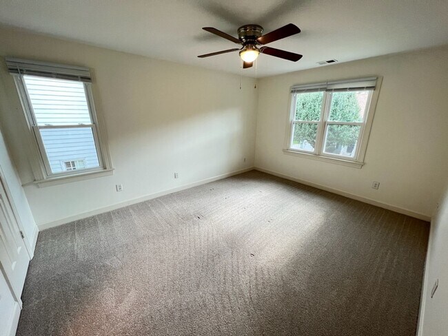 Building Photo - Cozy 3 bedroom home within minutes to Bond Park