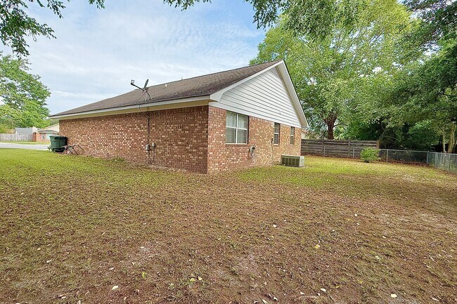 Building Photo - 1233 Riyadh Rd
