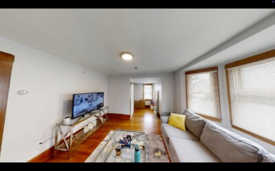 Building Photo - 204 Harris St