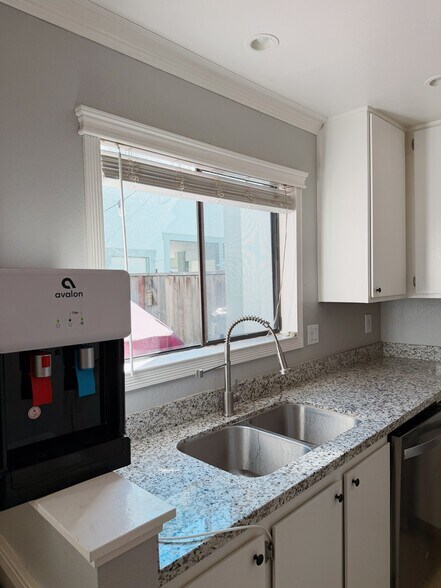 Building Photo - 34736 Tuxedo Cmn