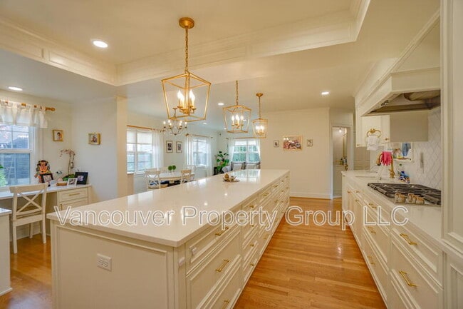 Building Photo - 309 W 37th St