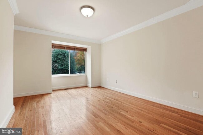 Building Photo - 2057 Golf Course Dr