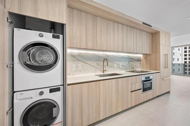 Building Photo - 77 SE 5th St