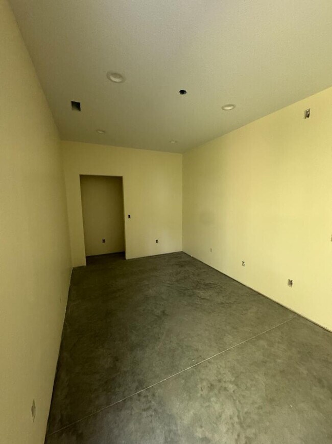 Building Photo - 721 Charlotte Ave