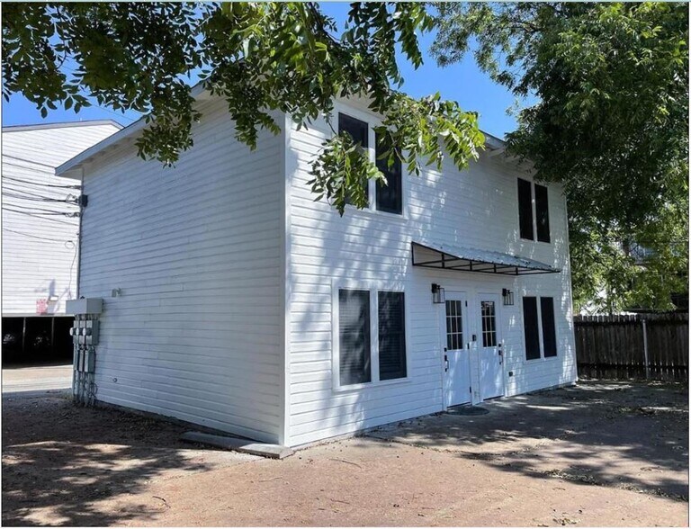Building Photo - 110 E 30th St