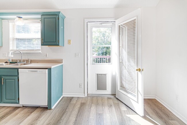 Building Photo - 3 Bedroom 2 Bath in Warrensburg