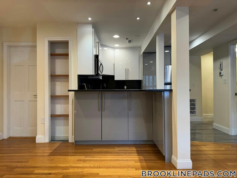 Building Photo - 1801 Beacon St