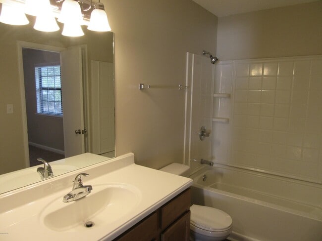 Building Photo - 2750 W 12th St