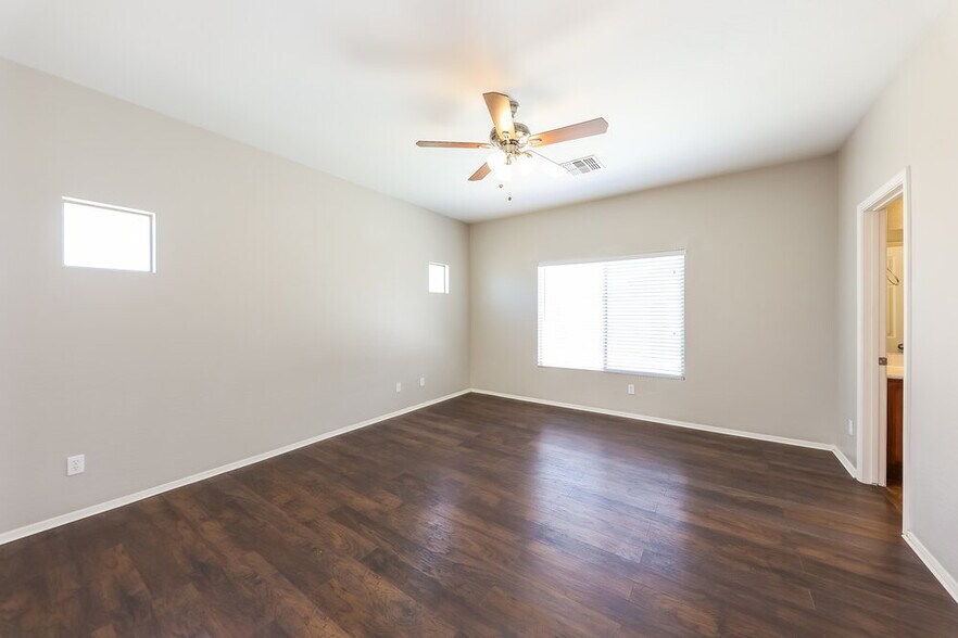 Building Photo - 5438 W Pollack St