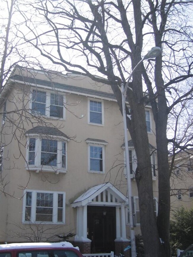 Building Photo - 448 Broadway