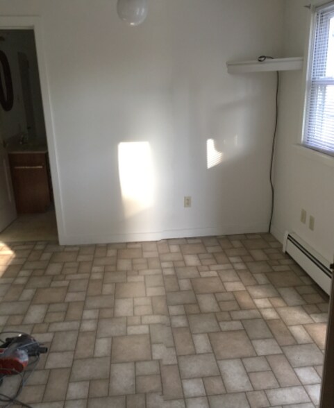 Building Photo - 121 W Colebrook St