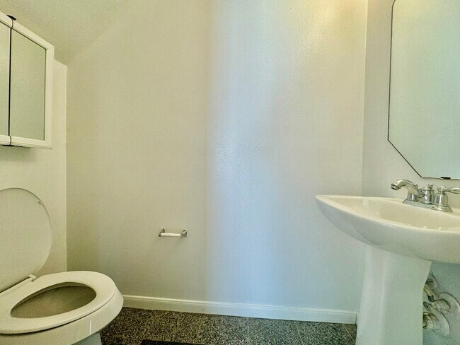 Building Photo - 7110 Favian Ct