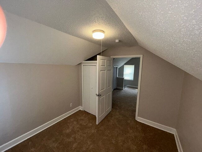 Building Photo - Beautiful 5 Bedroom Bungalow