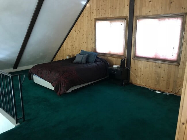 Building Photo - 23740 Lakeview Dr